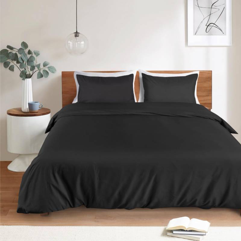 lot 50706 image: Mejoroom Black Duvet Cover Full - Bedding Sets Full - Soft and Breathable Comforter Cover with Zipper Closure, 3Pieces, 1 Duvet Cover (80x90) and 2 Pillow Cases(20x26) - Retail $20