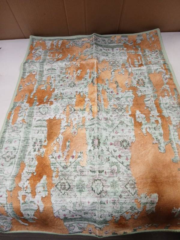 lot 22350 image: Area Rug 2x3ft Orange and Green Pattern