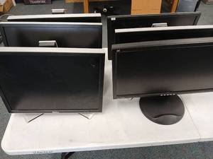 lot 62007 image: 6 LCD Computer Monitor Lot Multiple Brands