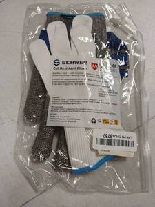 lot 32339 image: Schwer Cut Resistant Safety Gloves A9 Level Protection - Retail $15
