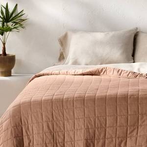 lot 9521 image: King Plus Heavyweight Linen Blend Quilt Light Adobe Clay - Casaluna - Retail $149