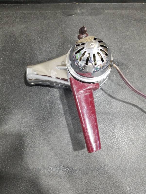 lot 4478 image: Vintage Knapp Monarch Chrome Hair Dryer with Bakelite Handle
