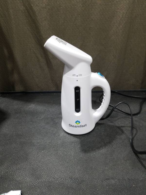 lot 868 image: Steamfast Handheld Fabric Steamer