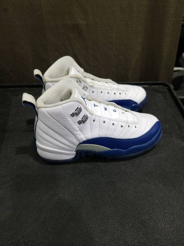 lot 4647 image: Air Jordan 12 French Blue Size 4.5Y No Shoelaces