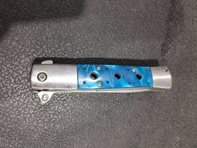 lot 4726 image: Duck Brand DK0014-BL Italian Style Stiletto Knife