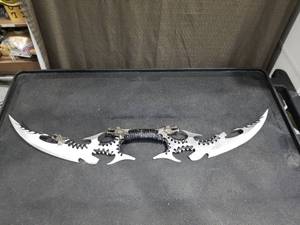 lot 3986 image: Dragon Fantasy Double Blade Weapon with Wrapped Handle