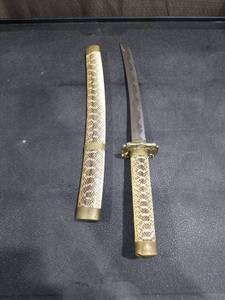 lot 3987 image: Japanese Tanto Knife with Gold Brass Dragon Scale Handle