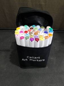 lot 4755 image: Caliart Art Markers Set with Carrying Case
