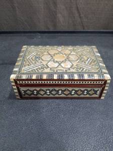 lot 4778 image: Handcrafted Mother of Pearl Inlaid Wooden Jewelry Box