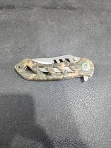 lot 4810 image: Camouflage Folding Pocket Knife with Stainless Steel Blade