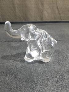 lot 4816 image: Clear Glass Elephant Figurine