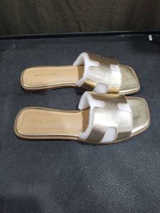 lot 4828 image: SOLANZ Womens Gold H-Strap Slide Sandals Size 8