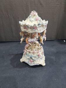 Wind Up Rotating Musical 4 Horse Carousel Plays "all The Pretty Little Horses"