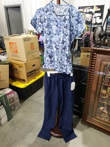 lot 4835 image: Scrubaid Medical Scrubs Set Blue Floral Print