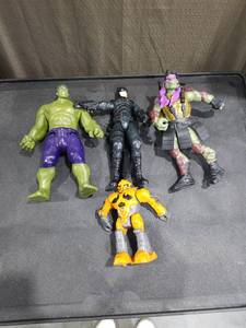lot 4841 image: Mixed Action Figure Lot - Hulk, Soldier, Ninja Turtle, Robot