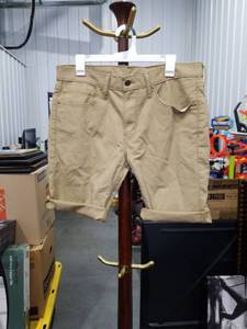 lot 4887 image: Levis 511 Khaki Shorts Size W34