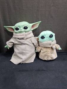lot 4889 image: Baby Yoda Grogu Plush Toy Set