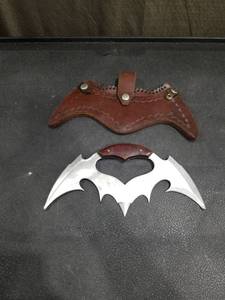 lot 4899 image: Hand Weapon Fantasy Blade Axe Batwing Style Dagger Wood Handle Klingon Ends Are Bent