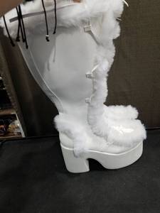 lot 4907 image: White Faux Fur Platform Boots with Lace-Up Design Size 8.5