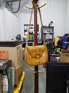 lot 4911 image: Handcrafted Leather Crossbody Bag with Floral Decorations