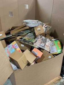 lot 64137 image: Pallet of Easter Merchandise - Over 250 Pieces