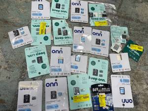 lot 64144 image: 22 Onn. SD Cards Onn. Brand SDHC and SDXC Cards