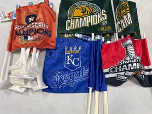 lot 64154 image: Lot of 18 Car Flags - Kansas City Royals, Baylor University, Houston Astros, Chicago Black Hawks