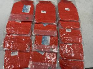 lot 64160 image: 13 Hats REDESS Women Winter Pom Pom Beanie Hat with Warm Fleece Lined