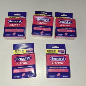 lot 4139 image: 5 Boxes Benadryl Ultratabs Go Packs - Diphenhydramine Antihistamine Tablets - 4 packs of 2ct