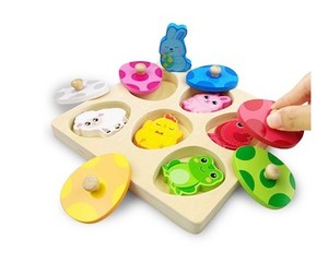 lot 4226 image: Wooden Peg Animal Puzzle For Kids
