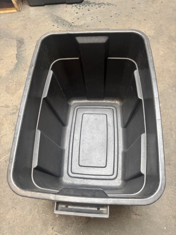 lot 5127137 image: Beige storage bin without lid and damaged  - Retail $5