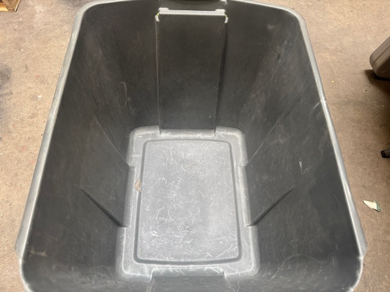 lot 5127139 image: Grey Plastic Storage container  - Retail $5