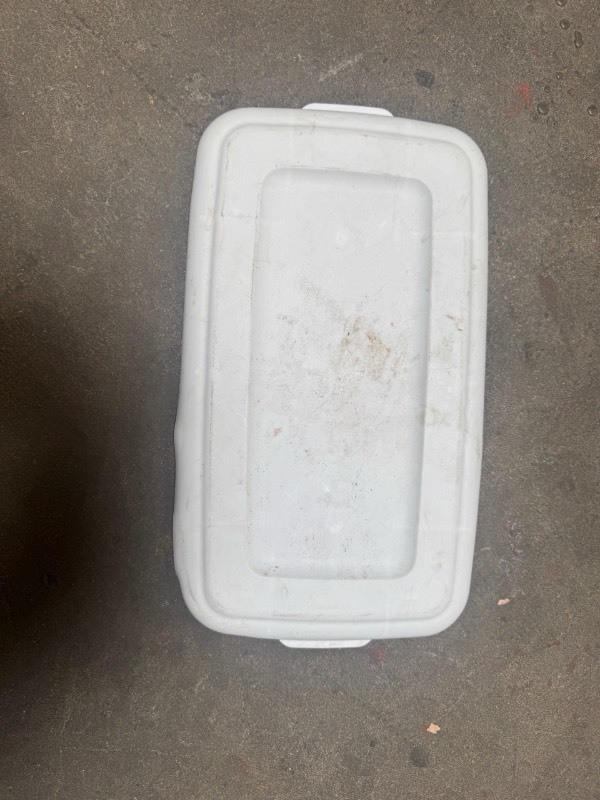lot 5127142 image: Random white storage lid fits rectangular storage container  - Retail $1