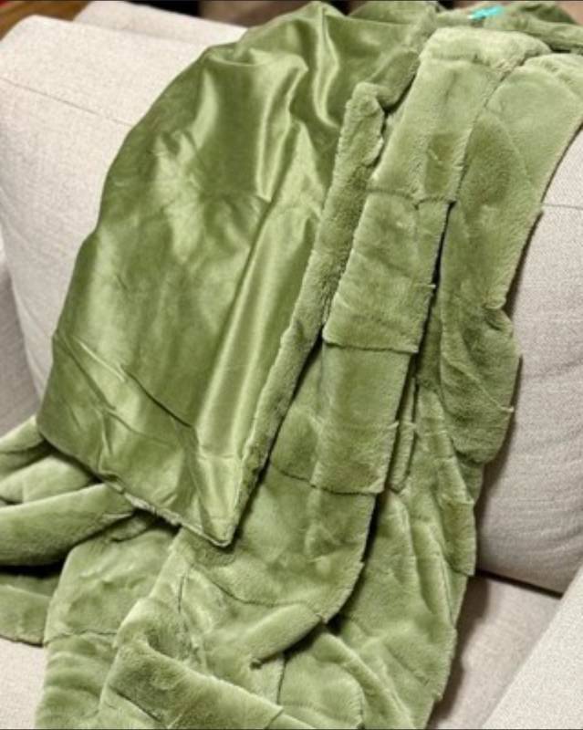 lot 5127116 image: Green wave kids plush throw blanket - Pillowfort - Retail $15