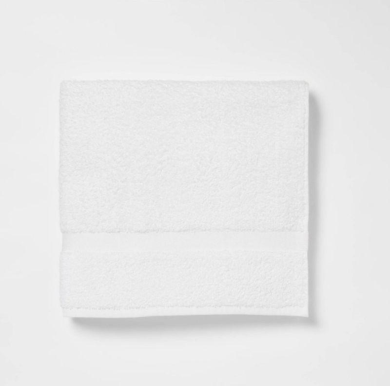 lot 5127113 image: White Bath Towel - Retail $5