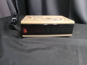 lot 4380 image: Sony Dream Machine Digital Clock Radio ICF-C3W