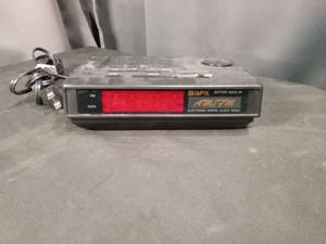 lot 4383 image: GPX Digital Clock Radio with AMFM and Battery Backup