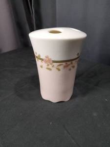 lot 4389 image: Ceramic tooth brush holder with Pink Floral Pattern