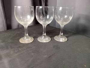 lot 4396 image: Clear Glass Wine Glasses Set of 3