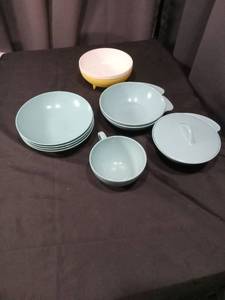 lot 4540 image: Mid Century Modern Turquoise and Yellow Melamine Dinnerware Set