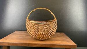 lot 4405 image: Wicker Sewing Basket with Craft Supplies