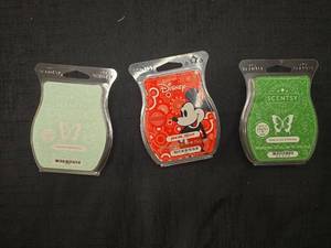 lot 4952 image: Scentsy Wax Melts Collection Including Disney Mickey Mouse