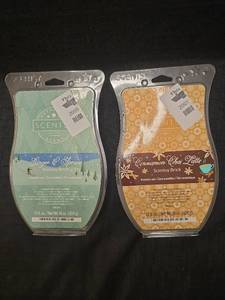 lot 4953 image: Scentsy Wax Melts Bundle - Ginger & Spruce and Cinnamon Chai Latte