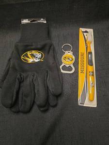 lot 4965 image: Missouri Tigers Fan Gift Set with Gloves, Keychain and toothbrush