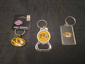 lot 4971 image: Missouri Tigers Keychain and Bottle Opener Set