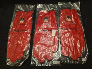 lot 4989 image: Red Golf Gloves Set of 3 Its PM Drive Time