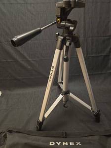 lot 4996 image: Dynex DX-VT080 Camera Tripod with Pan Handle