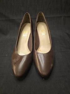 lot 5000 image: Brown Leather Womens Pumps Low Heel 7.5M