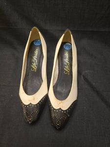 lot 5002 image: Life Stride Two-Tone Pumps Size 7.5
