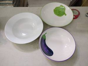 lot 25321 image: Set of 3 Decorative Ceramic Kitchen Bowls